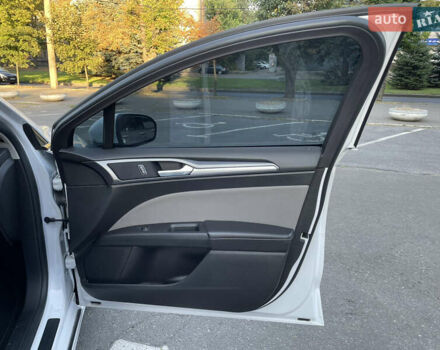 Білий Форд Фьюжен, об'ємом двигуна 2 л та пробігом 169 тис. км за 13000 $, фото 12 на Automoto.ua