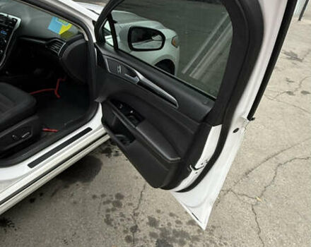 Белый Форд Фьюжн, объемом двигателя 2.5 л и пробегом 240 тыс. км за 9300 $, фото 26 на Automoto.ua