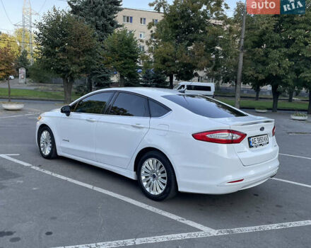 Білий Форд Фьюжен, об'ємом двигуна 2 л та пробігом 169 тис. км за 13000 $, фото 2 на Automoto.ua