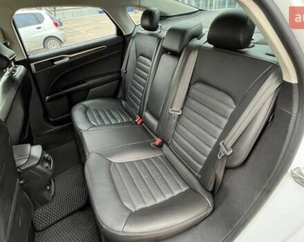 Білий Форд Фьюжен, об'ємом двигуна 2 л та пробігом 176 тис. км за 12500 $, фото 7 на Automoto.ua