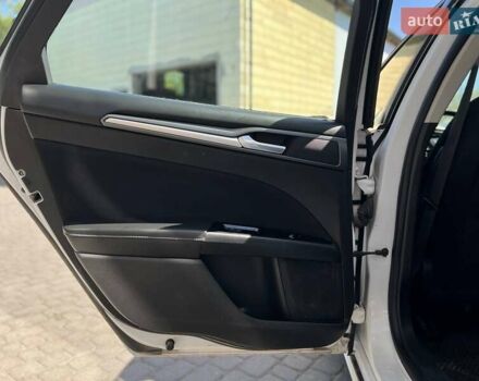 Білий Форд Фьюжен, об'ємом двигуна 2 л та пробігом 75 тис. км за 12900 $, фото 19 на Automoto.ua