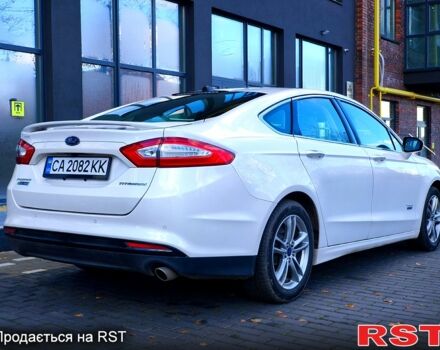 Білий Форд Фьюжен, об'ємом двигуна 2 л та пробігом 112 тис. км за 13000 $, фото 2 на Automoto.ua