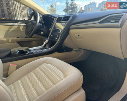 Білий Форд Фьюжен, об'ємом двигуна 2.49 л та пробігом 199 тис. км за 8900 $, фото 7 на Automoto.ua