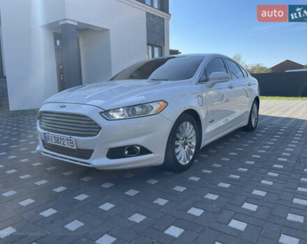 Білий Форд Фьюжен, об'ємом двигуна 2 л та пробігом 180 тис. км за 11400 $, фото 1 на Automoto.ua