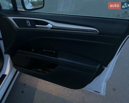 Білий Форд Фьюжен, об'ємом двигуна 2 л та пробігом 203 тис. км за 11500 $, фото 19 на Automoto.ua