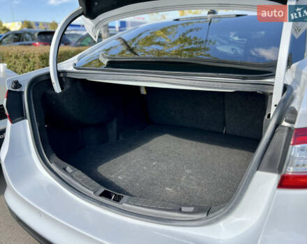 Білий Форд Фьюжен, об'ємом двигуна 2.49 л та пробігом 201 тис. км за 9300 $, фото 42 на Automoto.ua