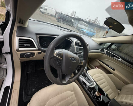 Белый Форд Фьюжн, объемом двигателя 1.5 л и пробегом 204 тыс. км за 8000 $, фото 13 на Automoto.ua