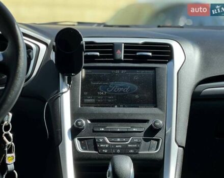 Білий Форд Фьюжен, об'ємом двигуна 2 л та пробігом 75 тис. км за 12900 $, фото 11 на Automoto.ua