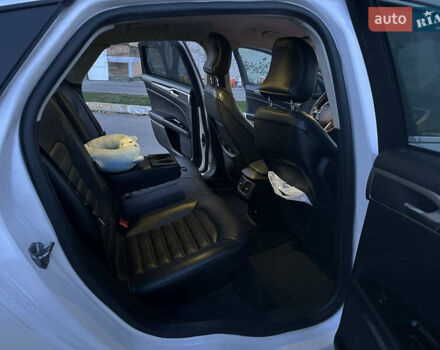 Білий Форд Фьюжен, об'ємом двигуна 2 л та пробігом 203 тис. км за 11500 $, фото 16 на Automoto.ua