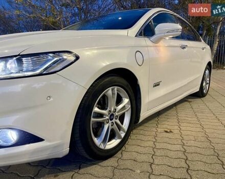 Білий Форд Фьюжен, об'ємом двигуна 2 л та пробігом 154 тис. км за 14400 $, фото 2 на Automoto.ua