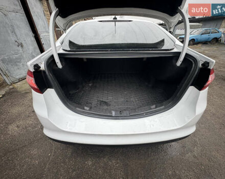 Белый Форд Фьюжн, объемом двигателя 1.5 л и пробегом 204 тыс. км за 8000 $, фото 11 на Automoto.ua