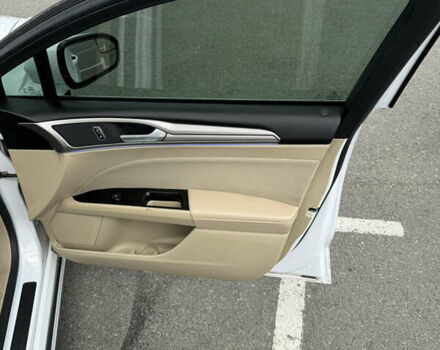 Білий Форд Фьюжен, об'ємом двигуна 2 л та пробігом 272 тис. км за 9500 $, фото 6 на Automoto.ua