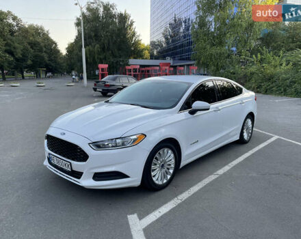 Білий Форд Фьюжен, об'ємом двигуна 2 л та пробігом 169 тис. км за 13000 $, фото 27 на Automoto.ua