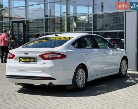 Білий Форд Фьюжен, об'ємом двигуна 2 л та пробігом 75 тис. км за 12900 $, фото 3 на Automoto.ua