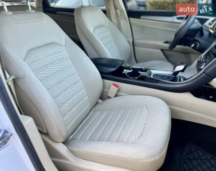 Білий Форд Фьюжен, об'ємом двигуна 2.49 л та пробігом 201 тис. км за 9300 $, фото 38 на Automoto.ua