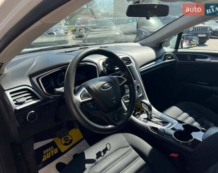 Білий Форд Фьюжен, об'ємом двигуна 2 л та пробігом 75 тис. км за 12900 $, фото 6 на Automoto.ua