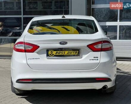 Білий Форд Фьюжен, об'ємом двигуна 2 л та пробігом 75 тис. км за 12900 $, фото 4 на Automoto.ua