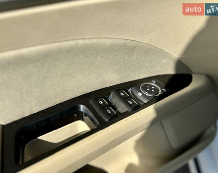 Білий Форд Фьюжен, об'ємом двигуна 2.49 л та пробігом 201 тис. км за 9300 $, фото 13 на Automoto.ua