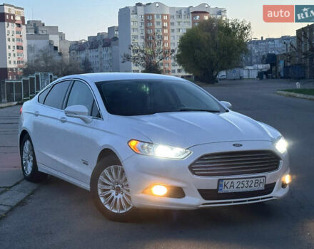 Білий Форд Фьюжен, об'ємом двигуна 2 л та пробігом 203 тис. км за 11500 $, фото 1 на Automoto.ua