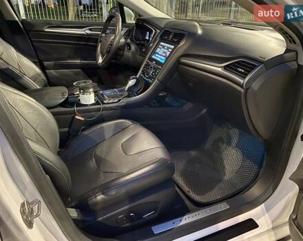 Білий Форд Фьюжен, об'ємом двигуна 2 л та пробігом 154 тис. км за 14400 $, фото 18 на Automoto.ua