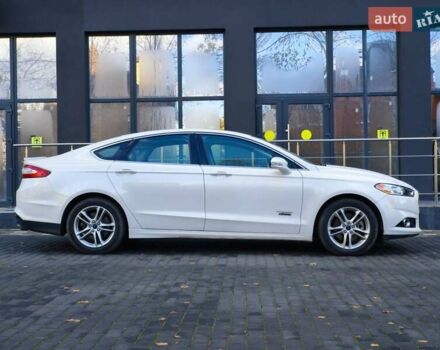 Білий Форд Фьюжен, об'ємом двигуна 2 л та пробігом 108 тис. км за 15000 $, фото 1 на Automoto.ua