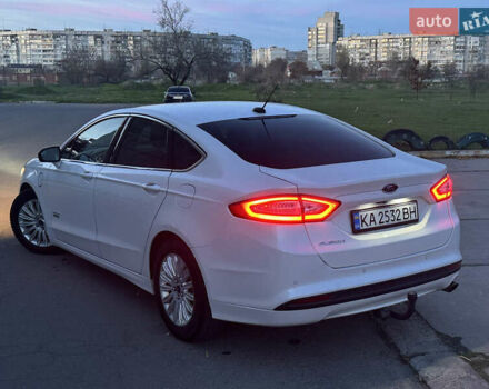 Білий Форд Фьюжен, об'ємом двигуна 2 л та пробігом 203 тис. км за 11500 $, фото 7 на Automoto.ua