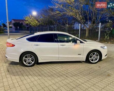 Білий Форд Фьюжен, об'ємом двигуна 2 л та пробігом 154 тис. км за 14400 $, фото 6 на Automoto.ua