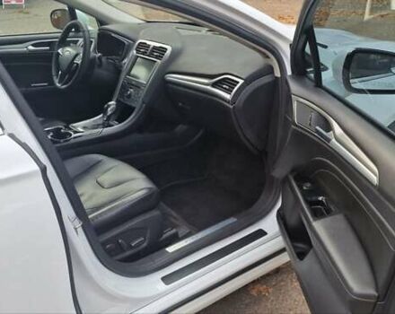 Білий Форд Фьюжен, об'ємом двигуна 2 л та пробігом 130 тис. км за 14900 $, фото 9 на Automoto.ua