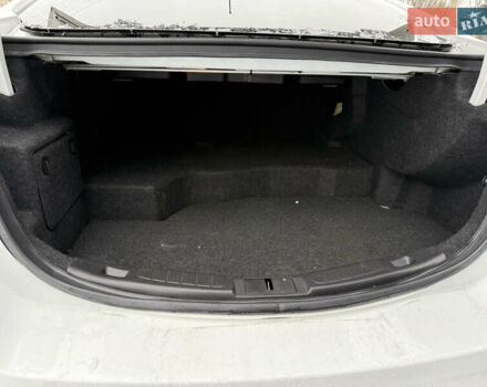 Білий Форд Фьюжен, об'ємом двигуна 2 л та пробігом 352 тис. км за 9800 $, фото 17 на Automoto.ua