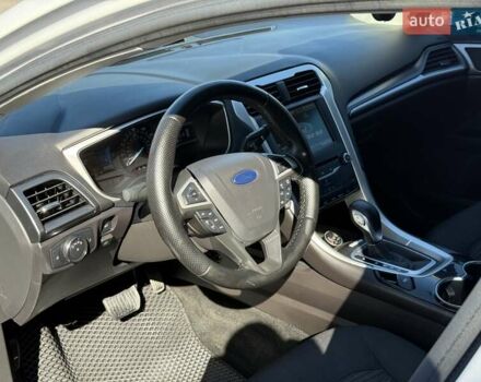 Белый Форд Фьюжн, объемом двигателя 2.49 л и пробегом 250 тыс. км за 8800 $, фото 10 на Automoto.ua