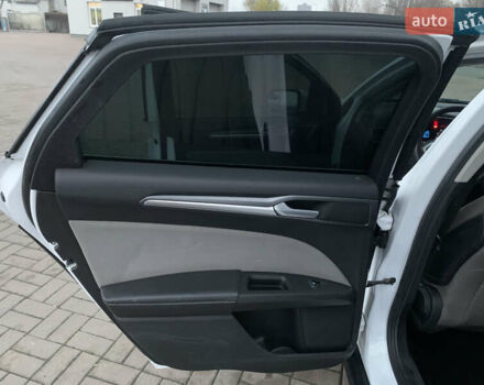 Белый Форд Фьюжн, объемом двигателя 2.5 л и пробегом 160 тыс. км за 10200 $, фото 9 на Automoto.ua