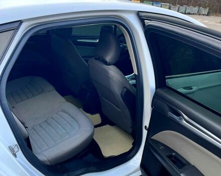 Белый Форд Фьюжн, объемом двигателя 2.5 л и пробегом 192 тыс. км за 12000 $, фото 6 на Automoto.ua