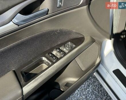 Белый Форд Фьюжн, объемом двигателя 2.49 л и пробегом 250 тыс. км за 8800 $, фото 12 на Automoto.ua