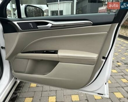 Белый Форд Фьюжн, объемом двигателя 2 л и пробегом 260 тыс. км за 13400 $, фото 28 на Automoto.ua