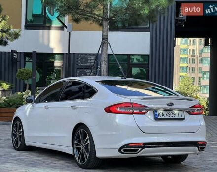 Білий Форд Фьюжен, об'ємом двигуна 2 л та пробігом 128 тис. км за 19000 $, фото 4 на Automoto.ua