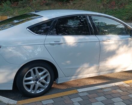 Белый Форд Фьюжн, объемом двигателя 2.5 л и пробегом 138 тыс. км за 12000 $, фото 7 на Automoto.ua