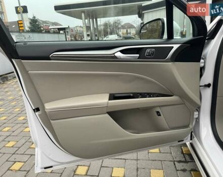 Белый Форд Фьюжн, объемом двигателя 2 л и пробегом 260 тыс. км за 13400 $, фото 15 на Automoto.ua