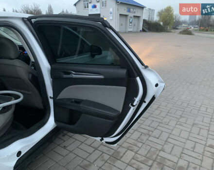 Белый Форд Фьюжн, объемом двигателя 2.5 л и пробегом 160 тыс. км за 10200 $, фото 10 на Automoto.ua