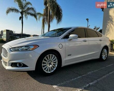 Белый Форд Фьюжн, объемом двигателя 2 л и пробегом 188 тыс. км за 2900 $, фото 2 на Automoto.ua