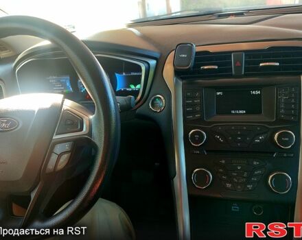 Форд Фьюжн 2016 в Киеве на Automoto.ua Белый Форд Фьюжн, объемом двигателя 2 л и пробегом 172 тыс. км за 13200 $, фото 11 на Automoto.ua