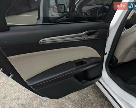 Белый Форд Фьюжн, объемом двигателя 2.5 л и пробегом 127 тыс. км за 10500 $, фото 18 на Automoto.ua