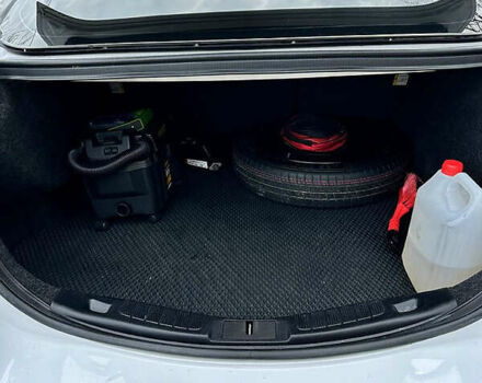 Белый Форд Фьюжн, объемом двигателя 2.49 л и пробегом 95 тыс. км за 12000 $, фото 8 на Automoto.ua