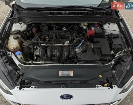 Белый Форд Фьюжн, объемом двигателя 2.5 л и пробегом 127 тыс. км за 10500 $, фото 22 на Automoto.ua