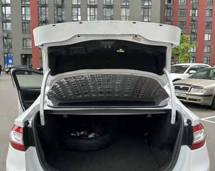 Белый Форд Фьюжн, объемом двигателя 2.49 л и пробегом 206 тыс. км за 10500 $, фото 10 на Automoto.ua