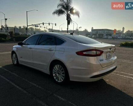 Белый Форд Фьюжн, объемом двигателя 2 л и пробегом 188 тыс. км за 2900 $, фото 7 на Automoto.ua