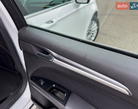 Белый Форд Фьюжн, объемом двигателя 2 л и пробегом 194 тыс. км за 13500 $, фото 25 на Automoto.ua