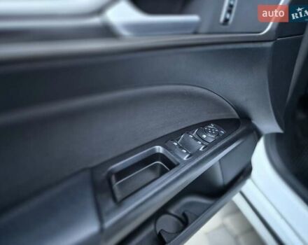 Белый Форд Фьюжн, объемом двигателя 2.49 л и пробегом 204 тыс. км за 12999 $, фото 17 на Automoto.ua