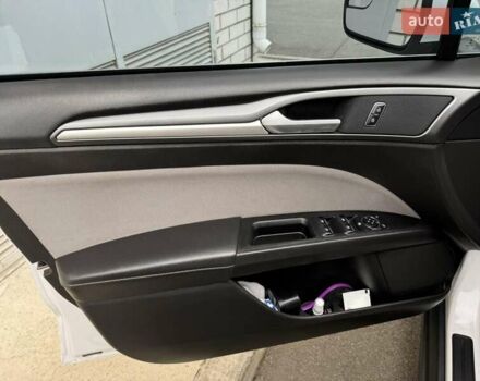 Белый Форд Фьюжн, объемом двигателя 2.4 л и пробегом 190 тыс. км за 10500 $, фото 9 на Automoto.ua