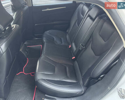 Білий Форд Фьюжен, об'ємом двигуна 2 л та пробігом 236 тис. км за 12999 $, фото 12 на Automoto.ua