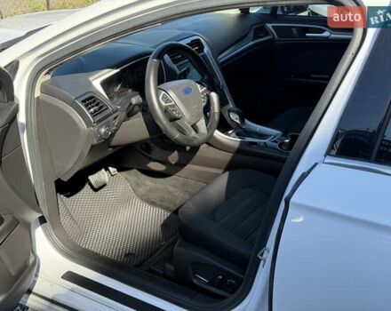 Белый Форд Фьюжн, объемом двигателя 2.49 л и пробегом 250 тыс. км за 8800 $, фото 11 на Automoto.ua